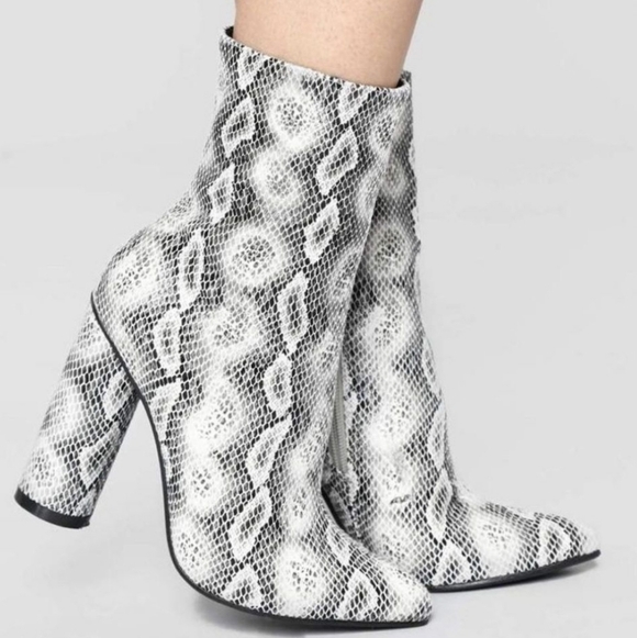 CAPE ROBBIN Snakeskin Ankle Point Toe Heeled Boots - Picture 12 of 12